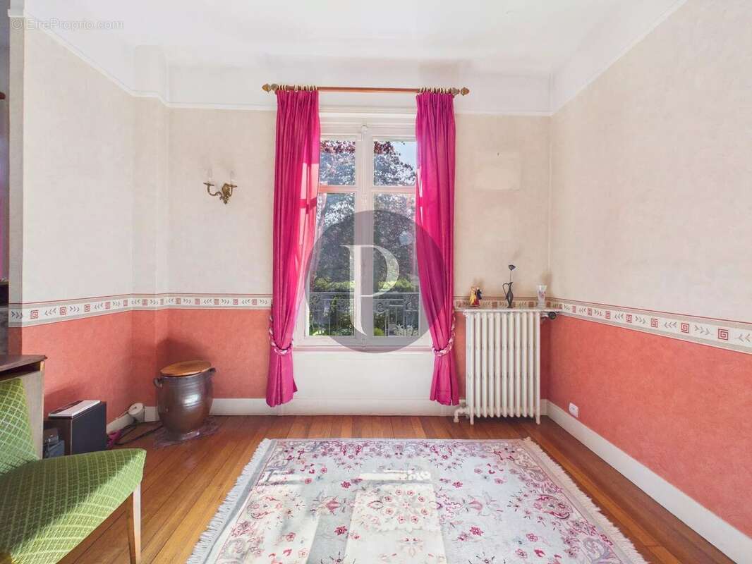 Maison à VERRIERES-LE-BUISSON