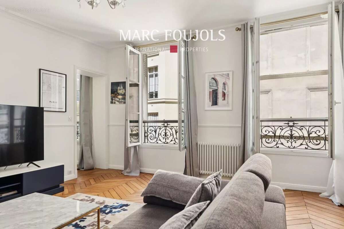 Appartement à PARIS-8E