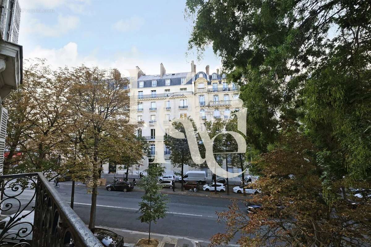 Appartement à PARIS-17E