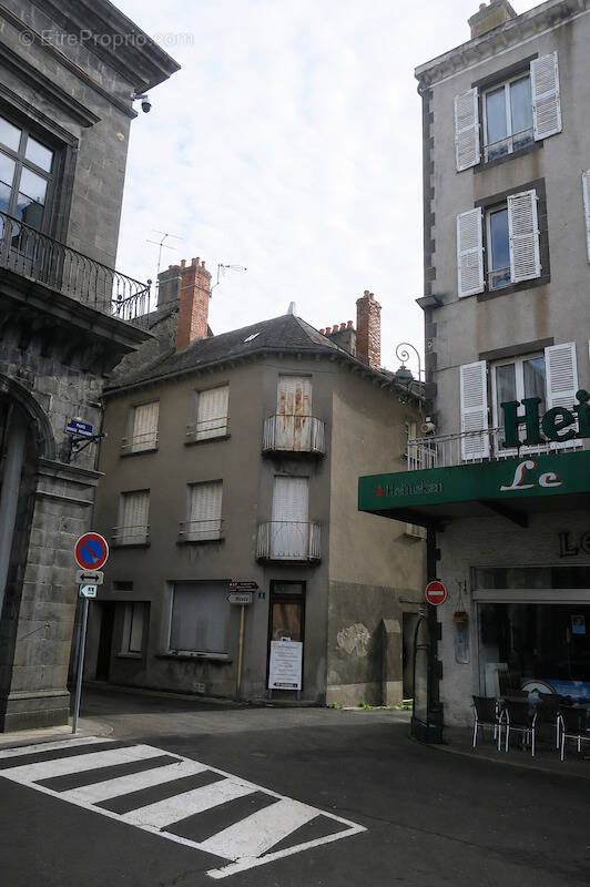 Maison à MAURIAC