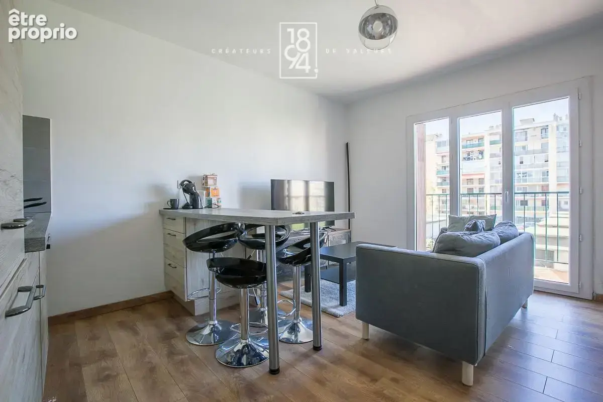 Appartement à MARSEILLE-5E