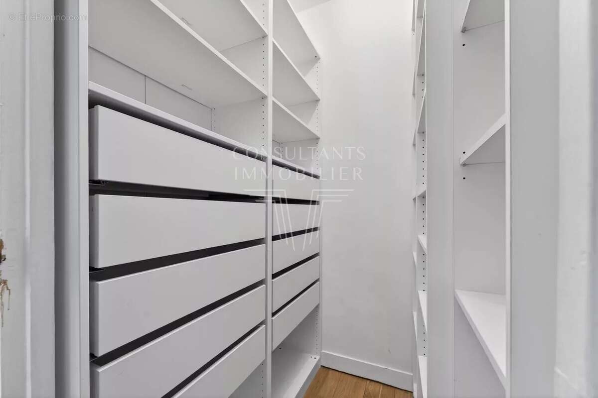 Appartement à LEVALLOIS-PERRET