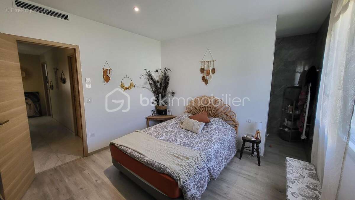Maison récente de plain pied - photo 7