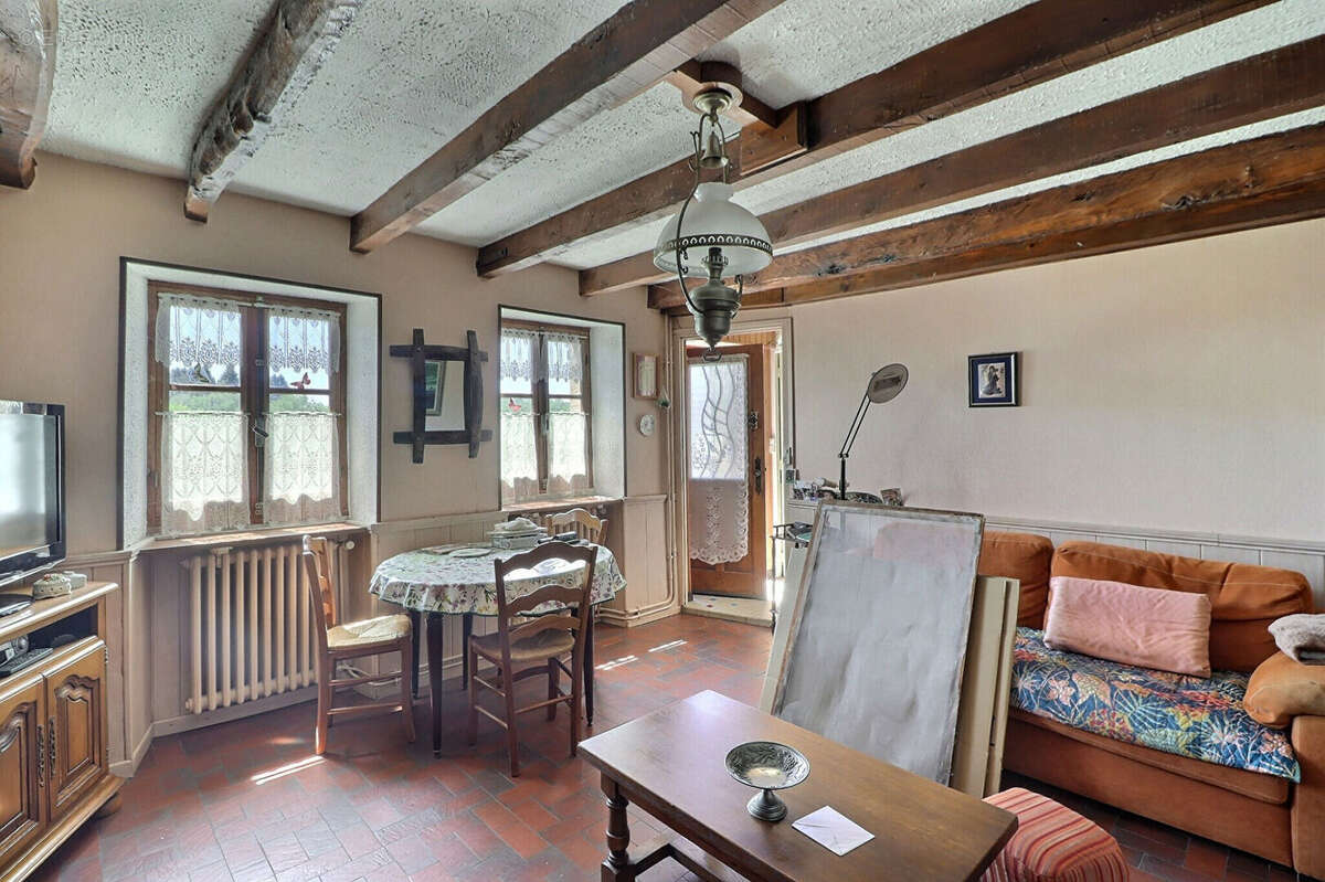 Jolie maison en pierre située au coeur d'un village - photo 5