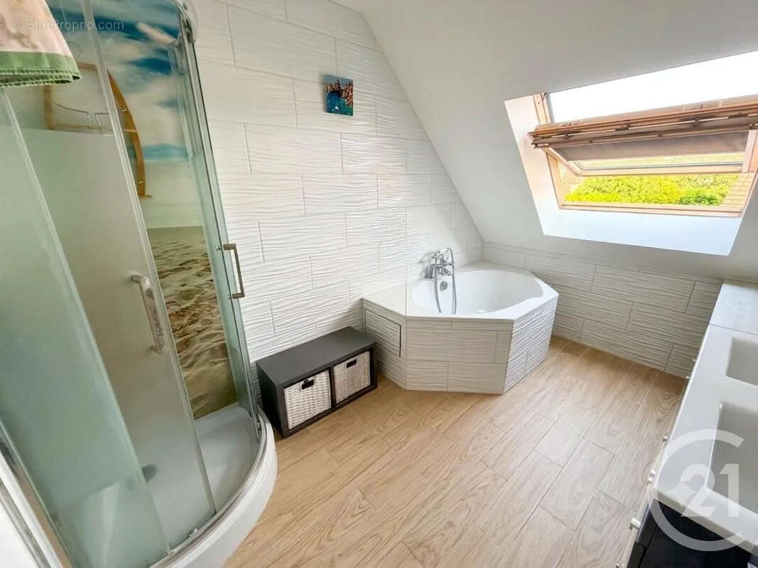 Maison 173 m² à Saint-Mard  - photo 8