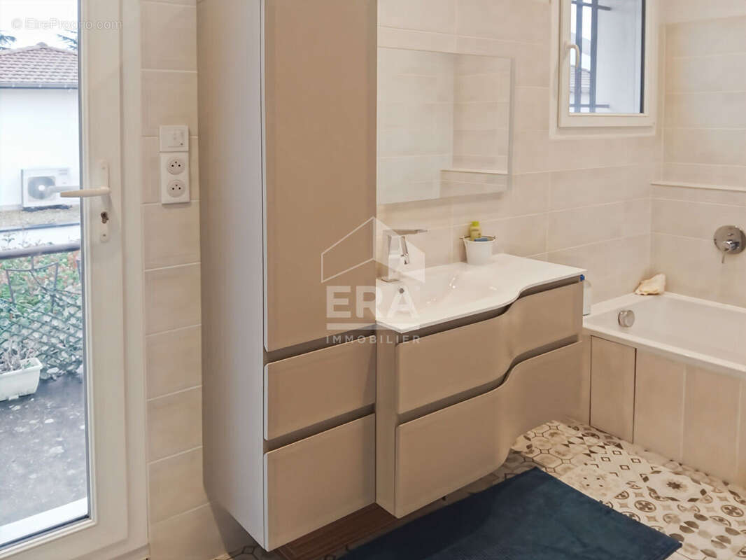 Maison à CHARBONNIERES-LES-BAINS