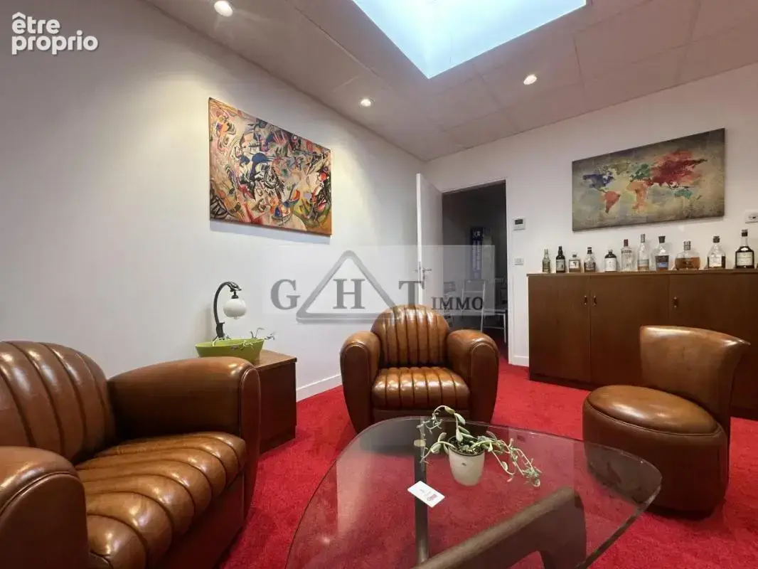 Entrepot + locaux á vendre - photo 9
