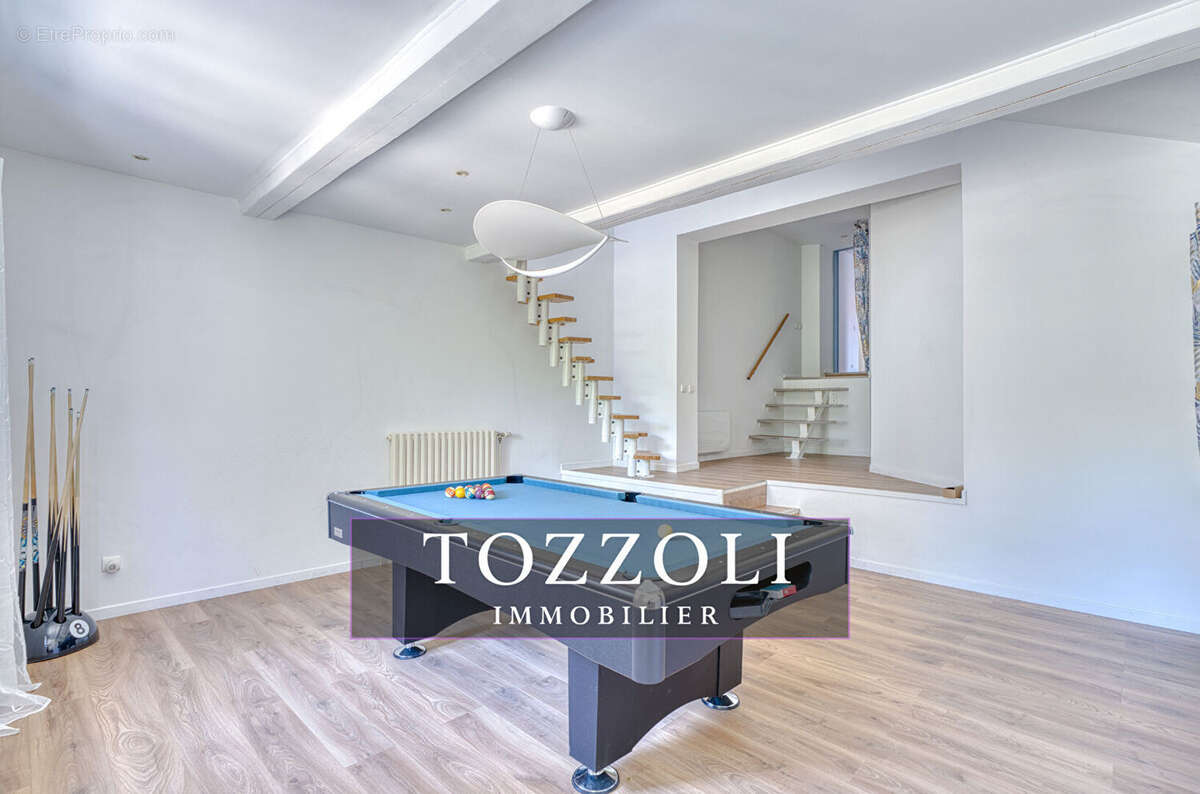 Maison spacieuse 7 pièces 215 m2 à Saint Georges d'Espéranche - photo 12