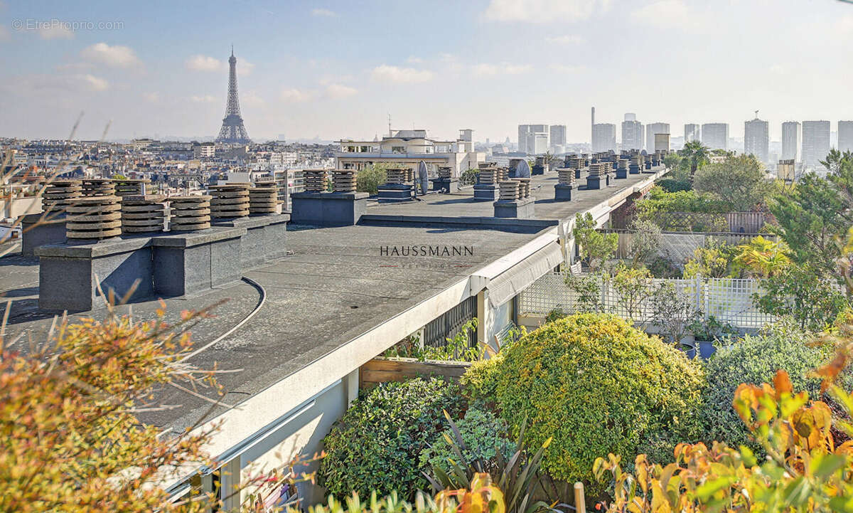 Appartement à PARIS-16E