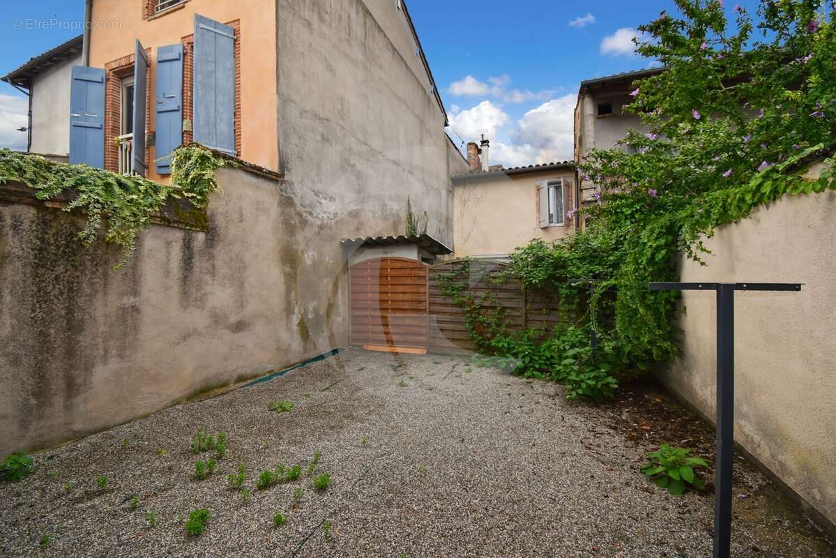 Appartement à NEGREPELISSE