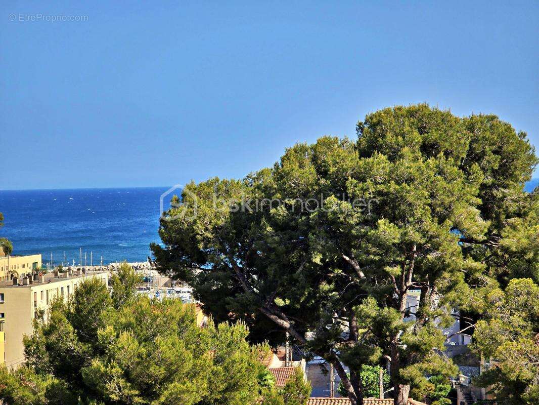 À 2 minutes à pied du port – Vue mer – Propriété de caractère 186 m² – 3 logements – Piscine - photo 2