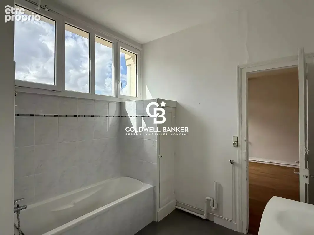 Appartement T5 Art Déco avec balcon, vue exceptionnelle, parking et cave – Hyper centre de Tours - photo 7