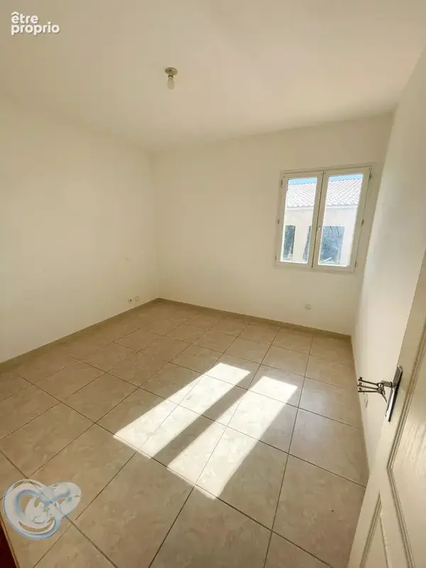 EXCLUSIVITE - Maison de plain-pied de 80 m² habitables avec jardin et garage attenant - photo 9
