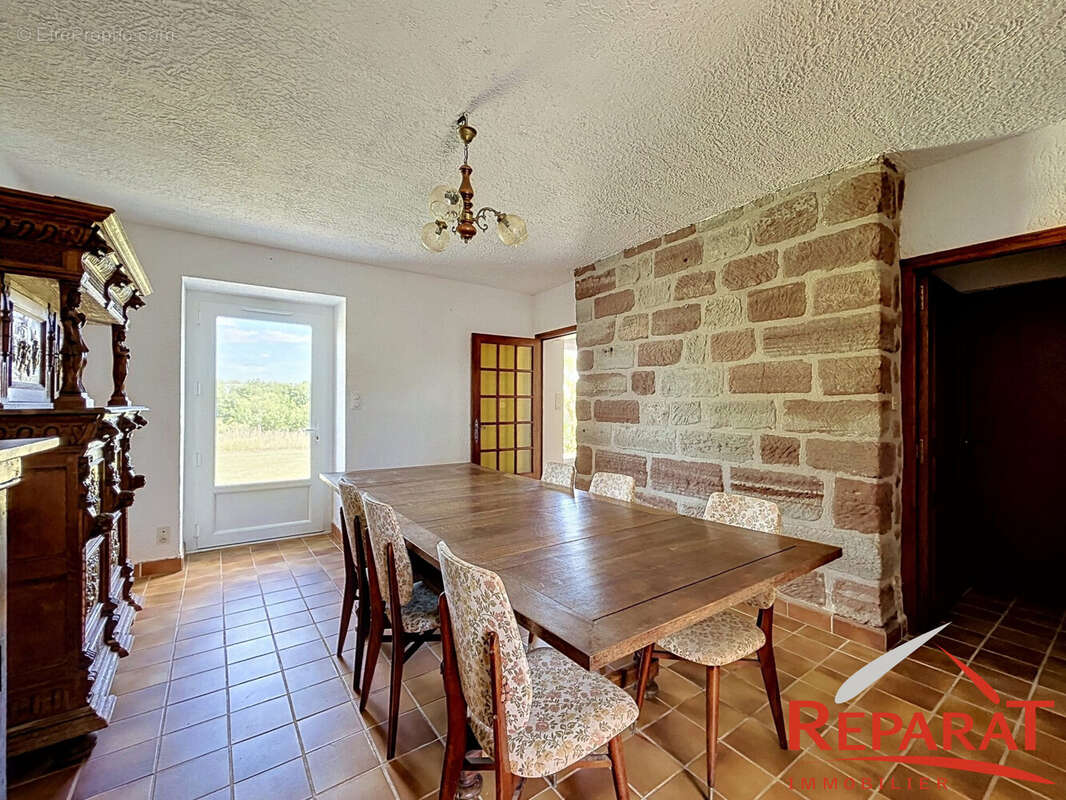 Maison 265 m² à Saint-Aulaire  - photo 4