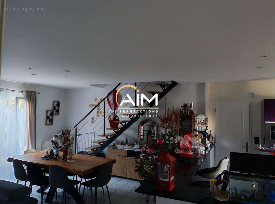 Maison à SAINT-DENIS-LES-PONTS