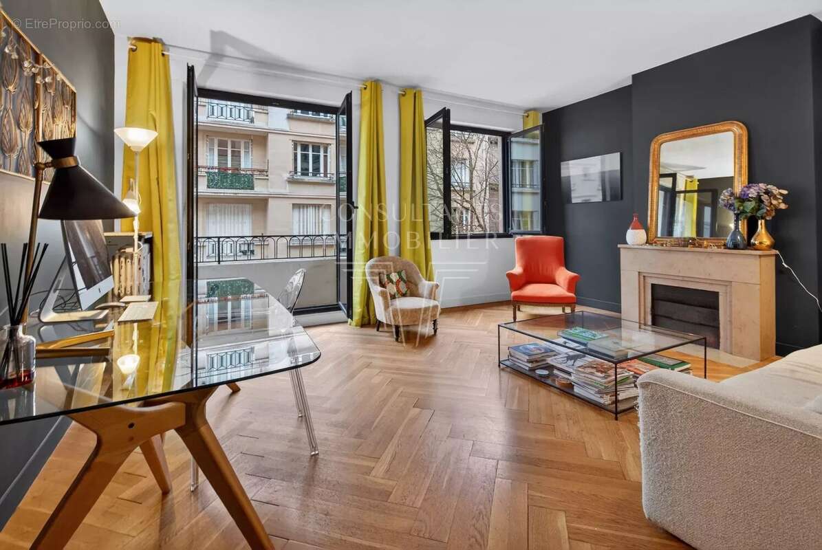 Appartement à PARIS-16E