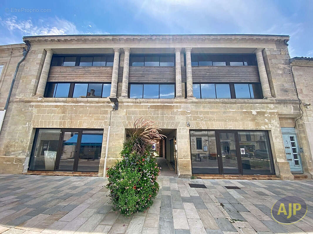 Local commercial Lesparre Medoc 57.4 m2 - photo 3