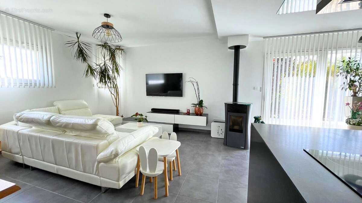 Maison à MONTREUX-VIEUX