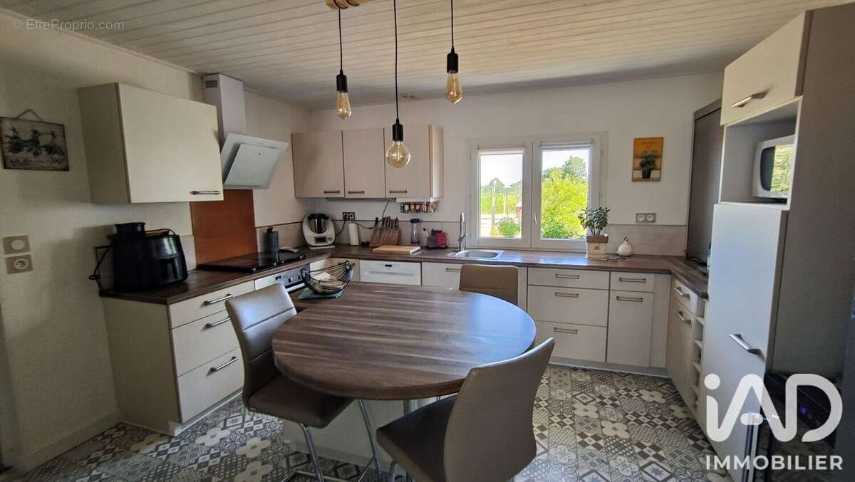 Maison 186 m² à Grosbreuil  - photo 5