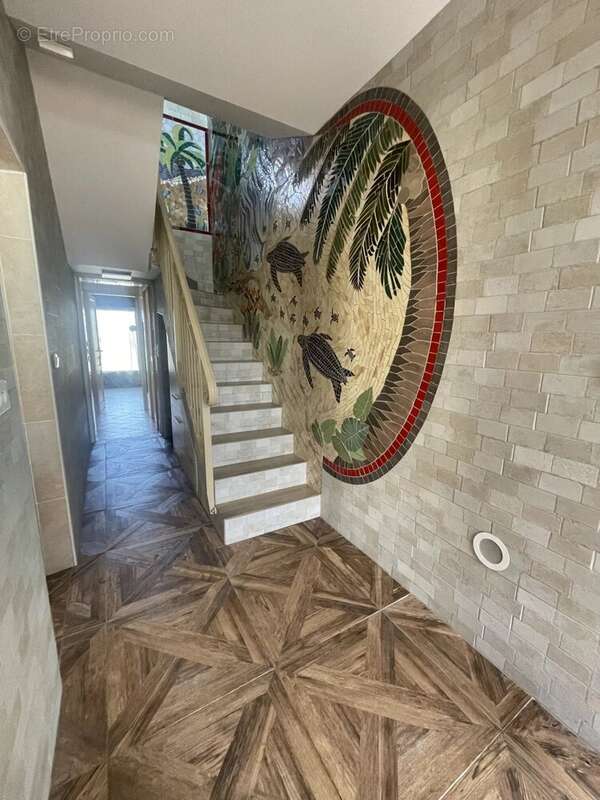Maison en pierre rénovée avec dépendances de 270 m² - photo 2