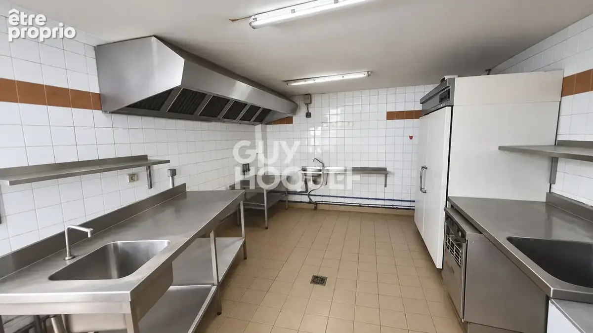 Murs commerciaux de 141 m² sur quai - photo 2