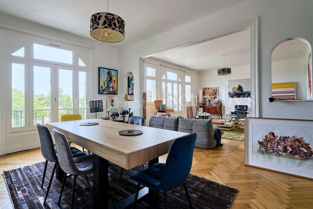 Croisé Laroche – Appartement de caractère rénové avec soin, beaux volumes et prestations contemporai - photo 10