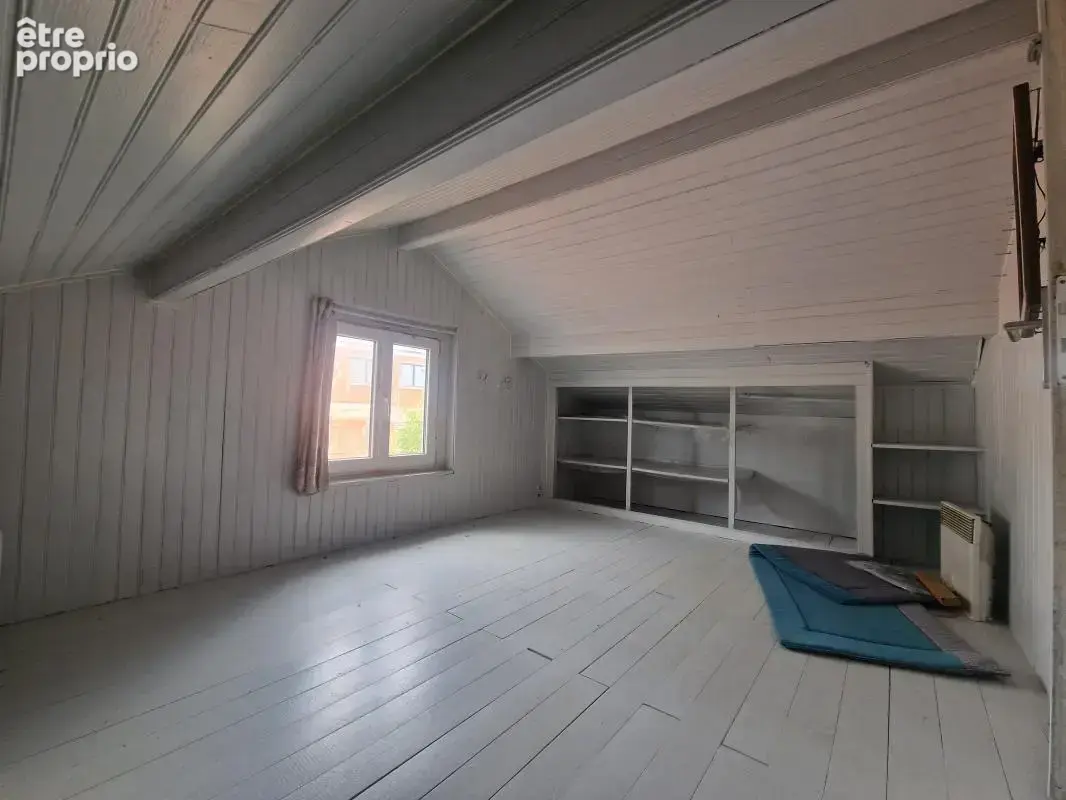 Maison à rénover en fond de parcelle de 240m² de terrain. Idéalement située à moins de 10 minutes à pied de la gare, cette maiso - photo 12