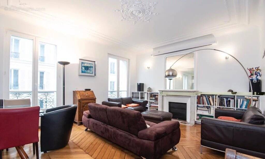 Appartement à NEUILLY-SUR-SEINE