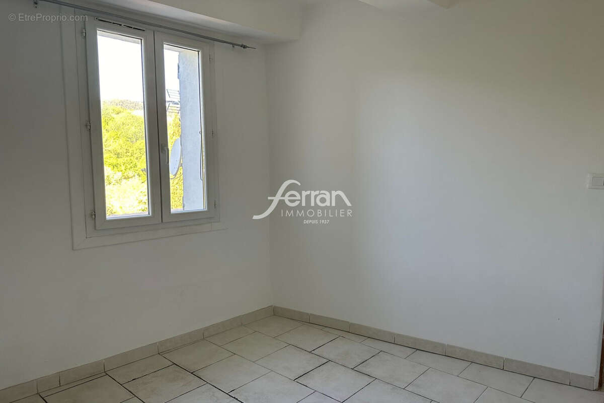 Appartement à SALERNES