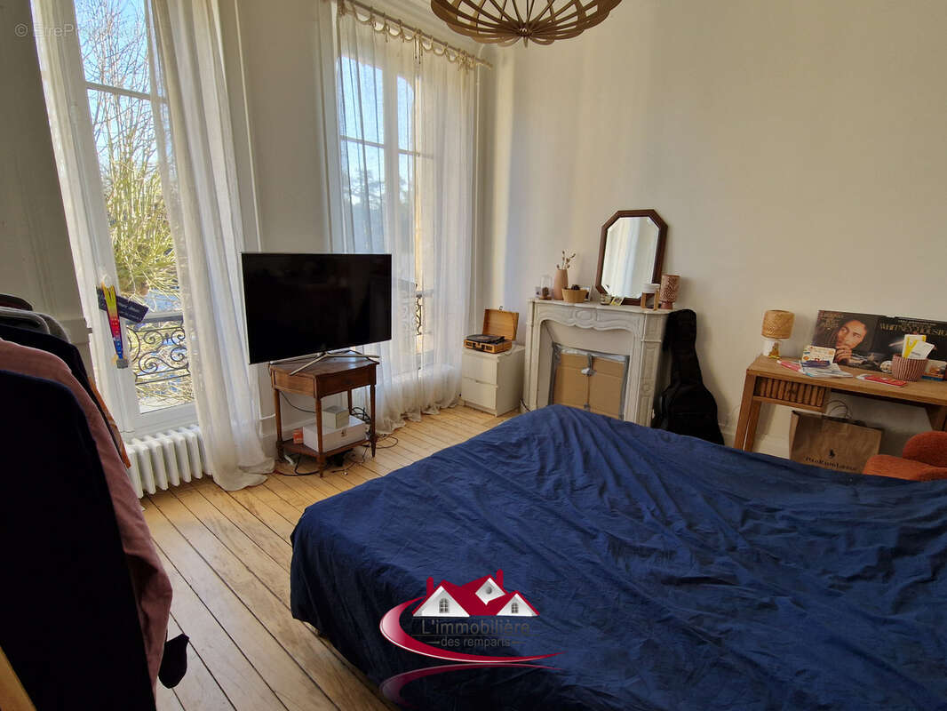 Maison à CHERISY