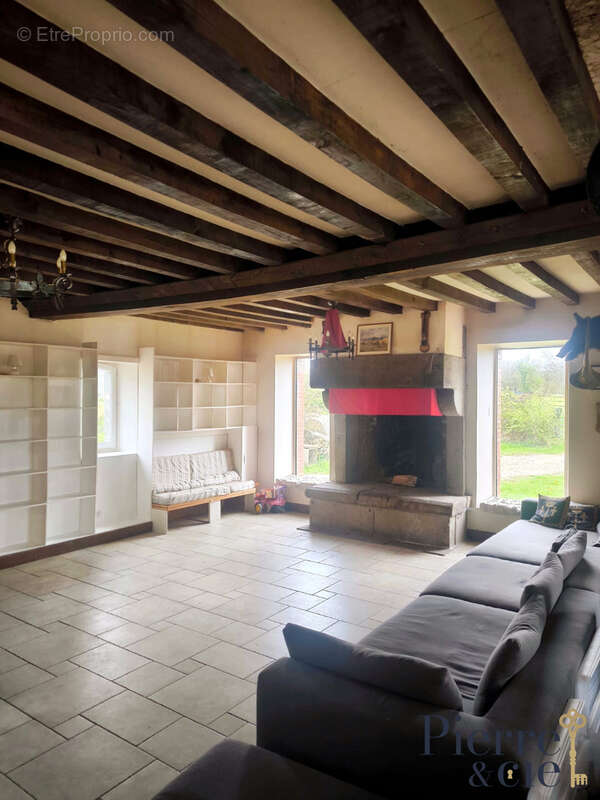 Maison à SAINT-SAUVEUR-DE-CARROUGES