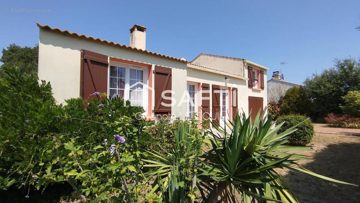 Photo 1 - Maison à LANDEVIEILLE