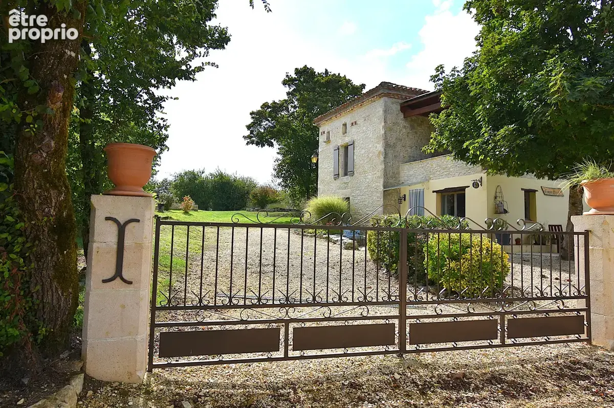 Très belle maison rénovée sur 8h avec terrain de loisir. - photo 31