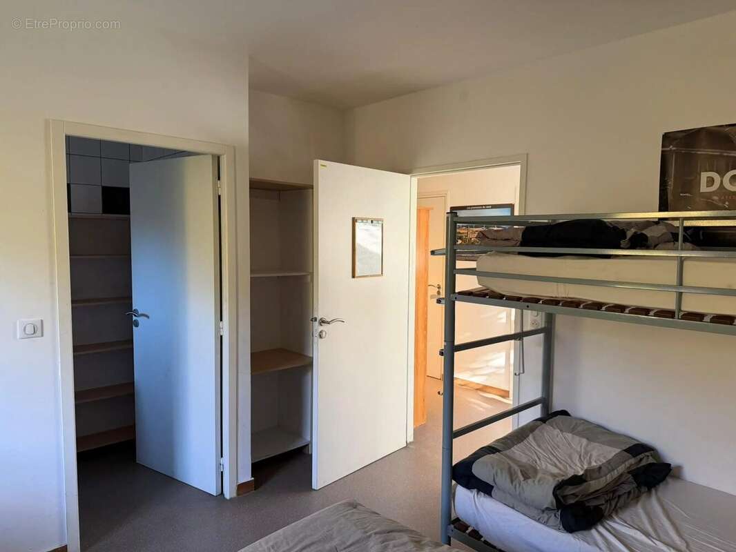 Commerce à PERNES-LES-FONTAINES