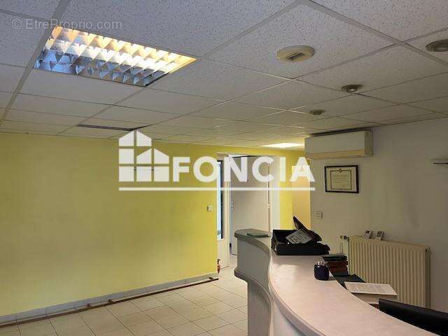 Commerce à FONTAINE