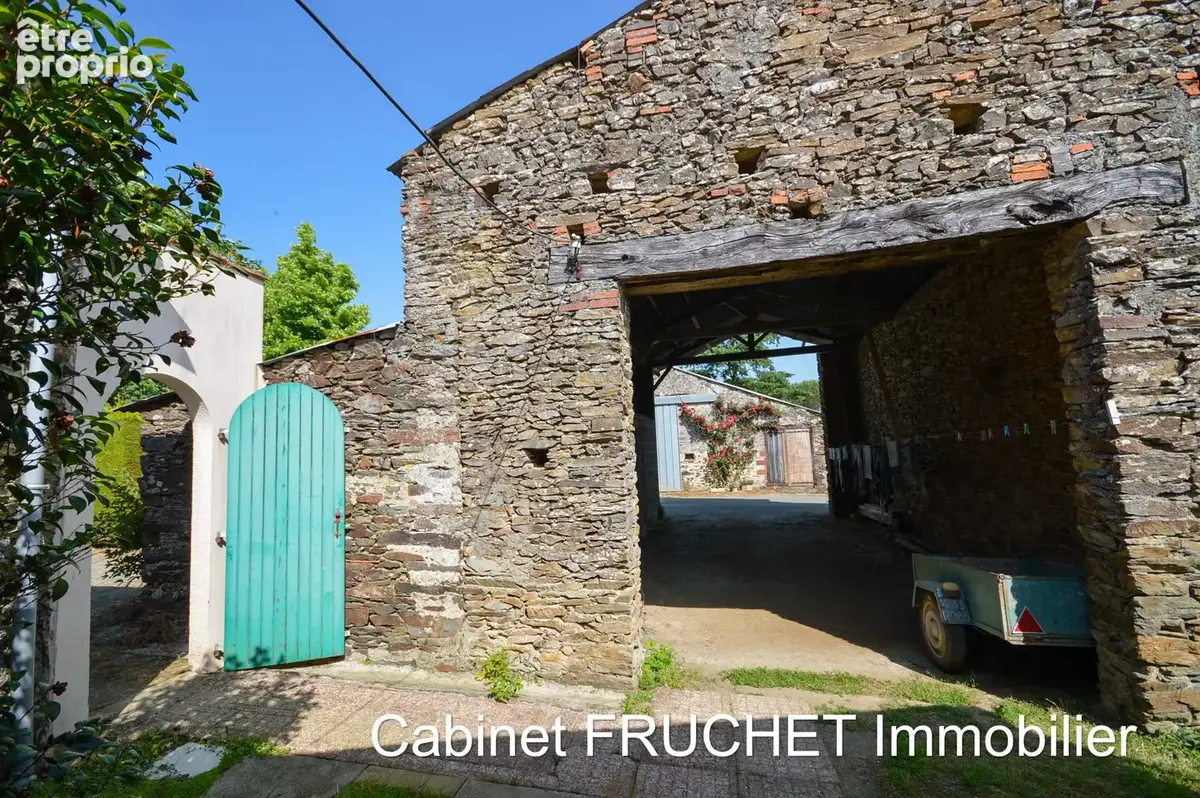 MOUCHAMPS - Jolie maison de campagne avec terrain et dépendances - photo 14