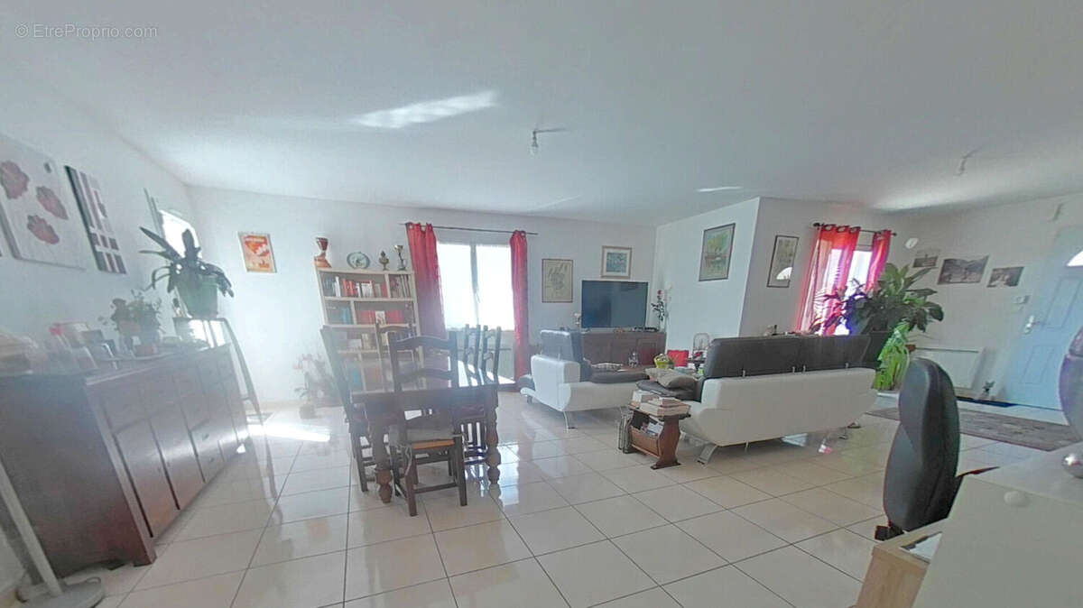 Maison à NISSAN-LEZ-ENSERUNE