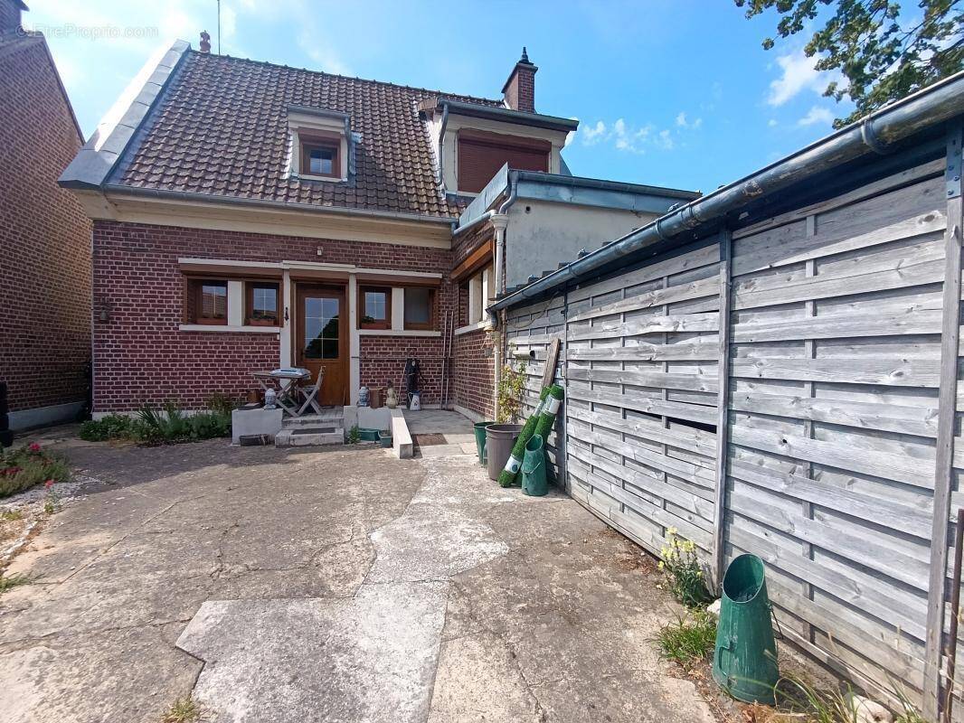 Maison à FEUQUIERES-EN-VIMEU