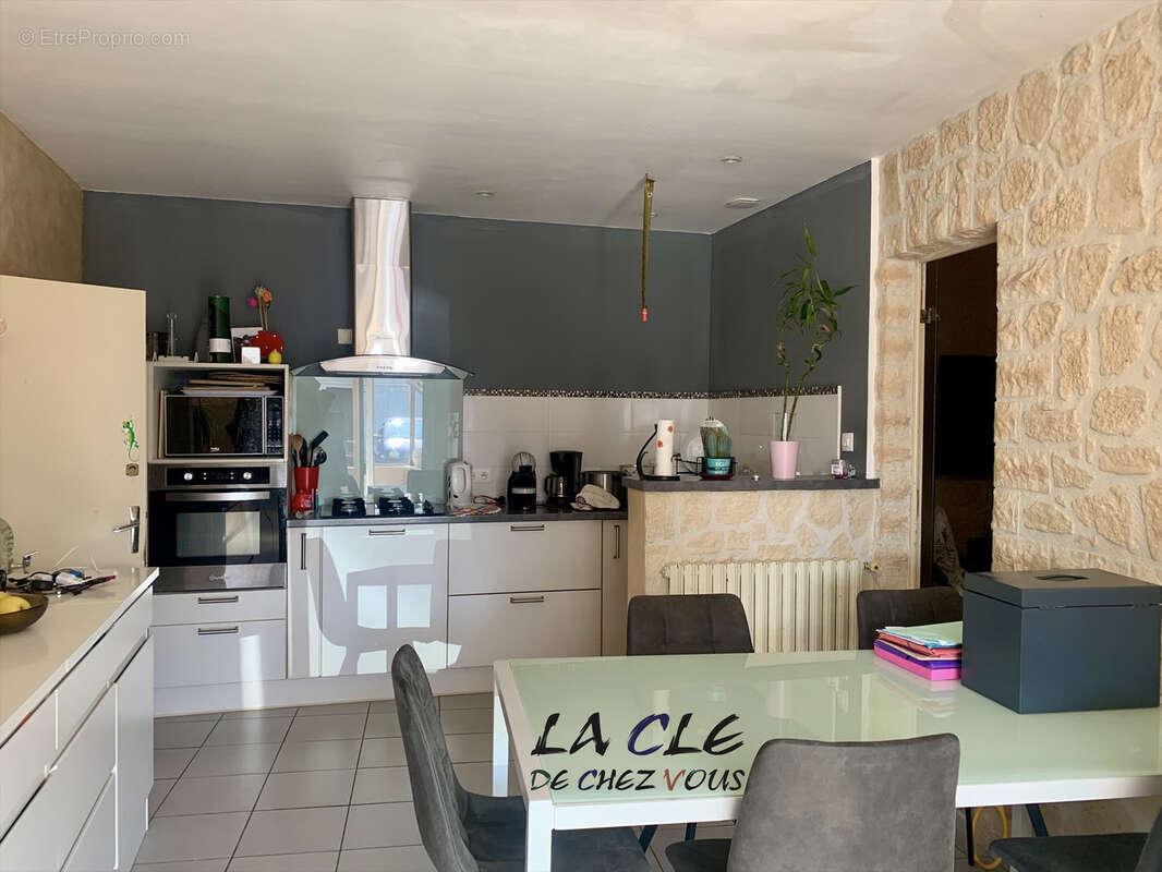Maison 144 m² à Saint-Martin-De-Fraigneau  - photo 2