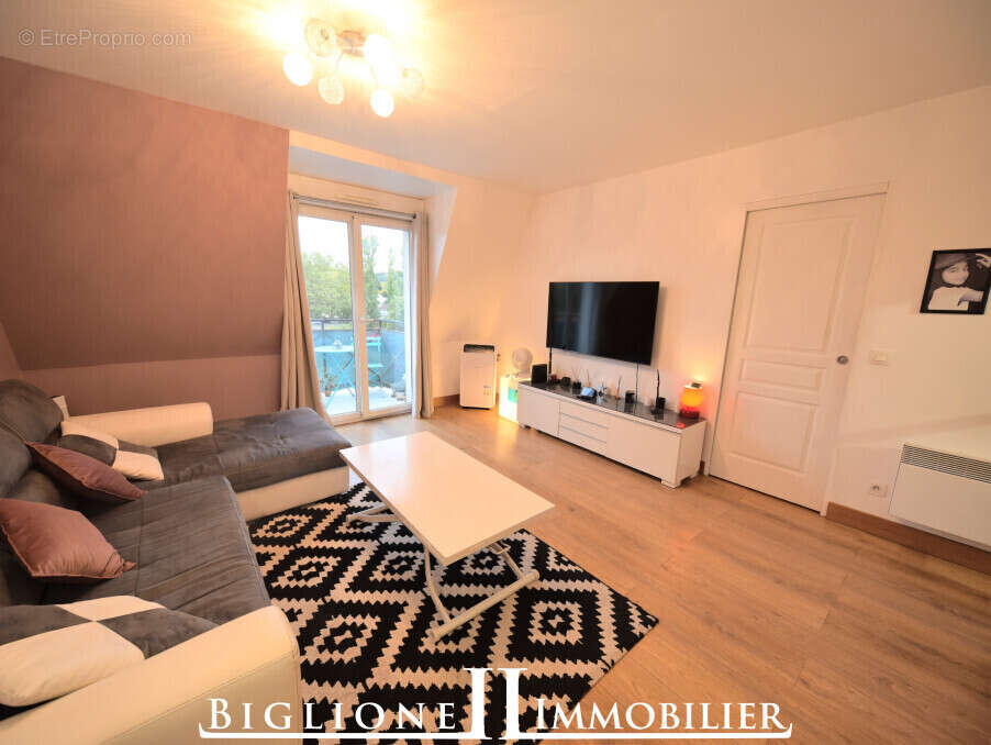 Appartement à VAUJOURS