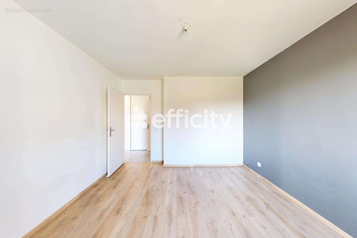 Appartement à SAINT-GENIS-LAVAL
