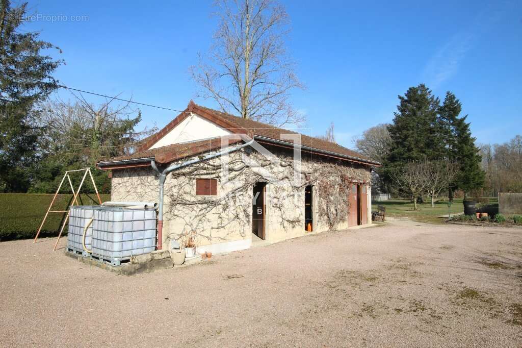 Maison à PIERRE-DE-BRESSE