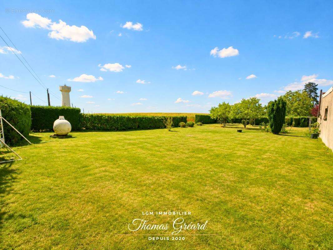 Propriété en pierre avec dépendances, vie de plain-pied et terrain de 2 168 m² à 10 minutes de Patay & 20 minutes de la base de  - photo 15