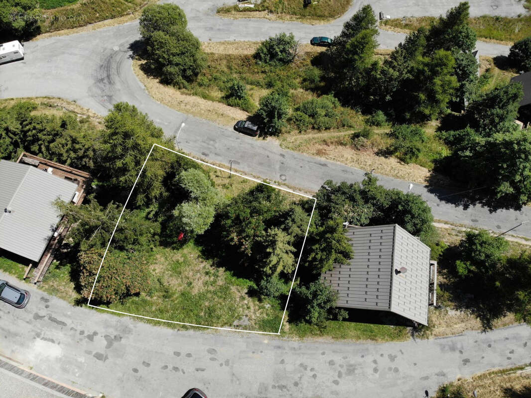 Terrain constructible et viabilisé 450 m2 Station Merlette - photo 2