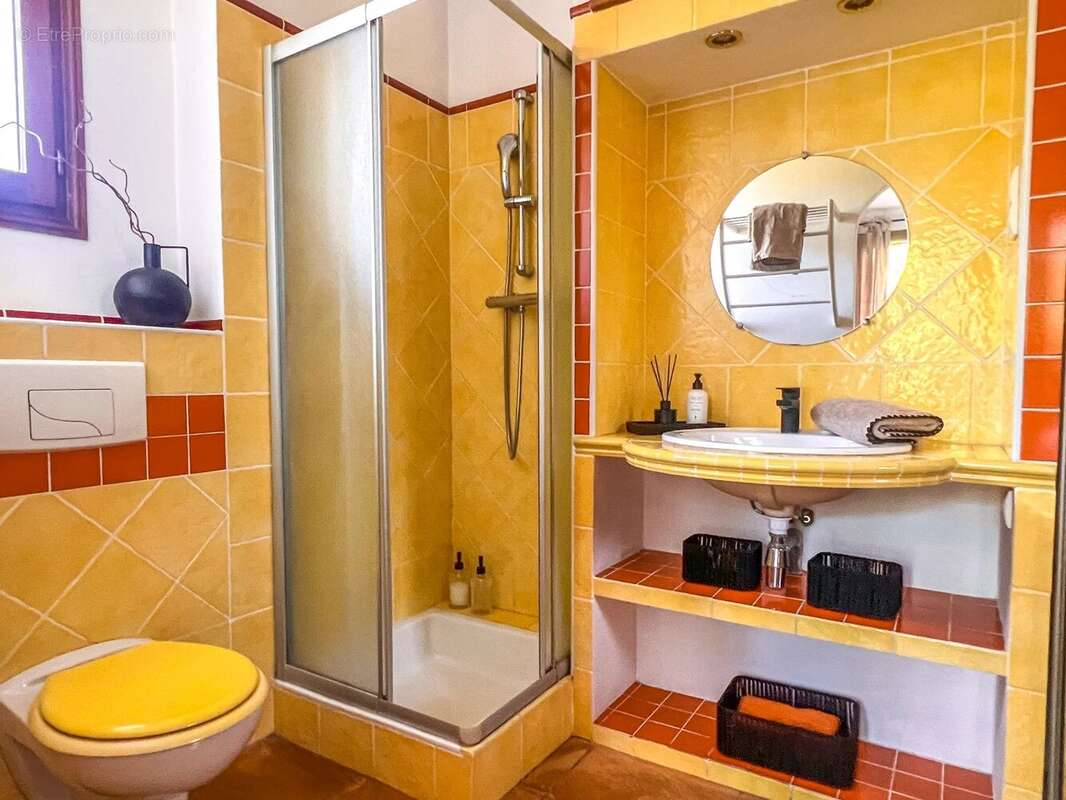 Maison familiale 6 pièces de 164 m² avec T2 indépendant de 35 m² - Roquefort les Pins - photo 10