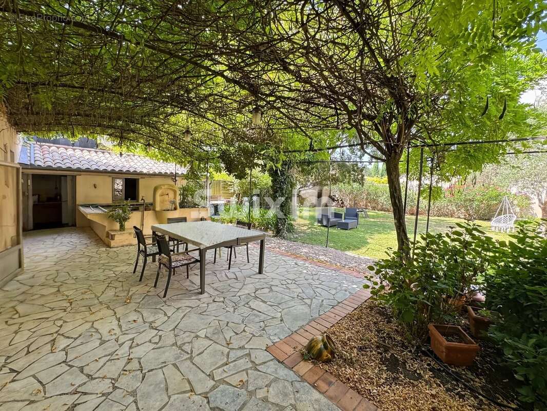 Au coeur de Sainte-Cecile-les-Vignes, authentique maison provençale - photo 6