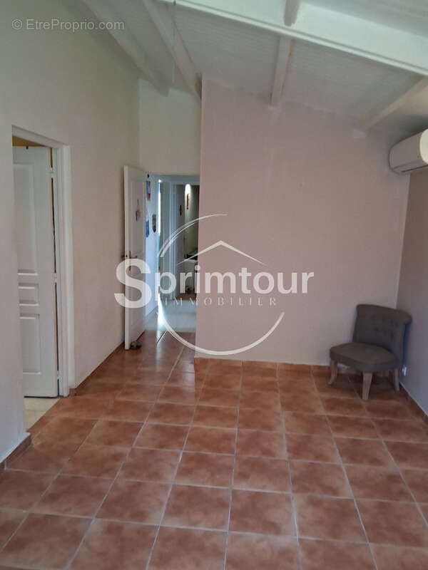 - BAIE-MAHAULT   secteur de Plaisance -belle villa en bois T4 avec piscine - photo 9