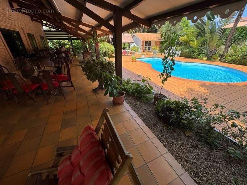 Maison à REMIRE-MONTJOLY