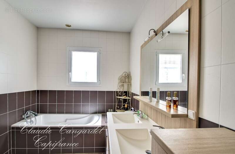 Maison à vendre de 217 m² au calme, sur plus de 2 100 m² de parcelle, à 7 min de Châtelaillon-Plage - photo 9