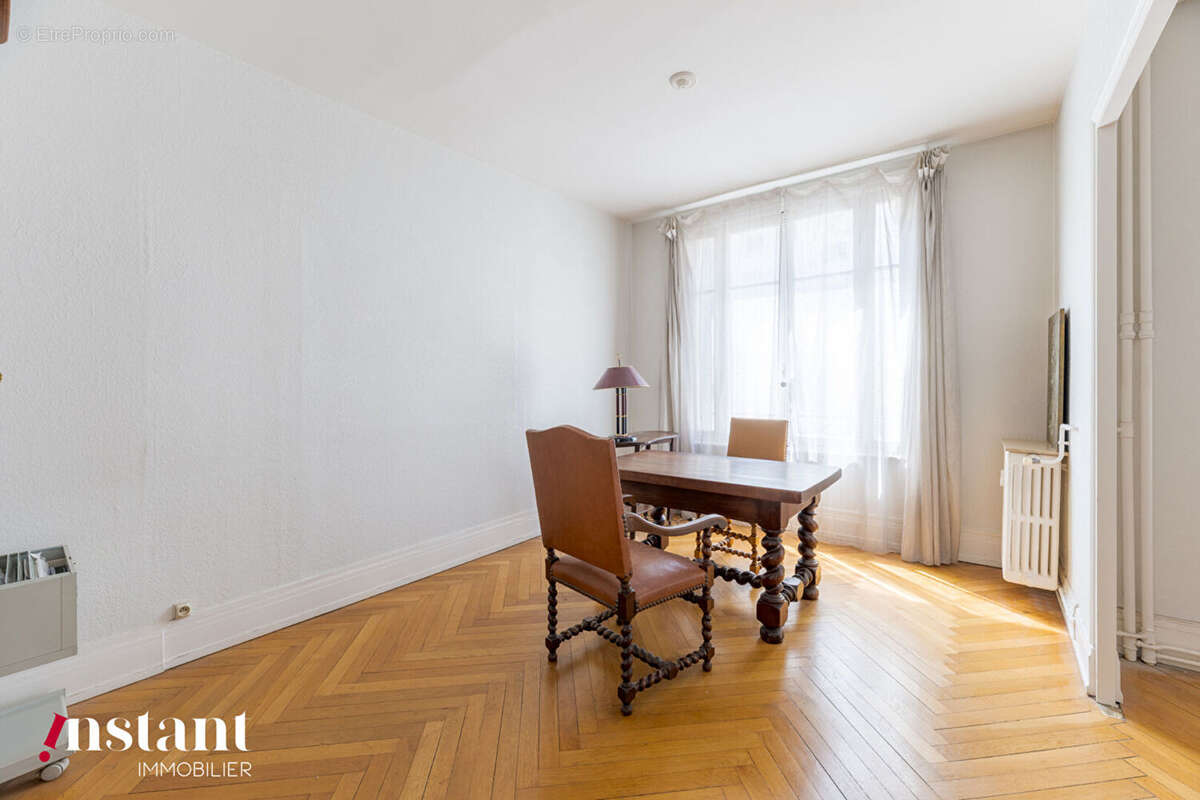 Lyon 7 - Jean Macé  T3 avec fort potentiel - 54 m² - photo 2